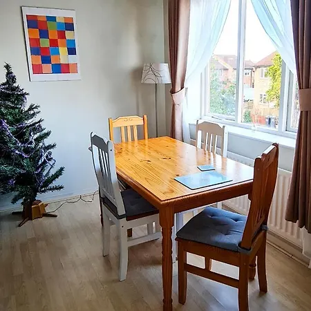 Sw19 - Quiet Split-Level 2-Bedroom Maisonette With Garden London Exterior photo