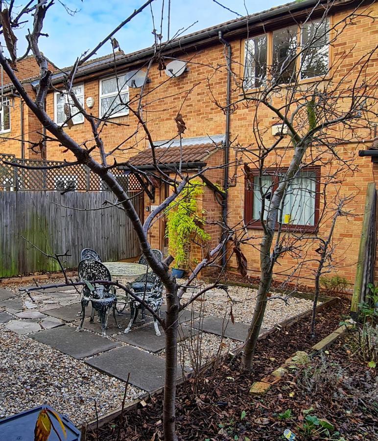 Апартаменты Sw19 - Quiet Split-level 2-bedroom Maisonette With Garden *