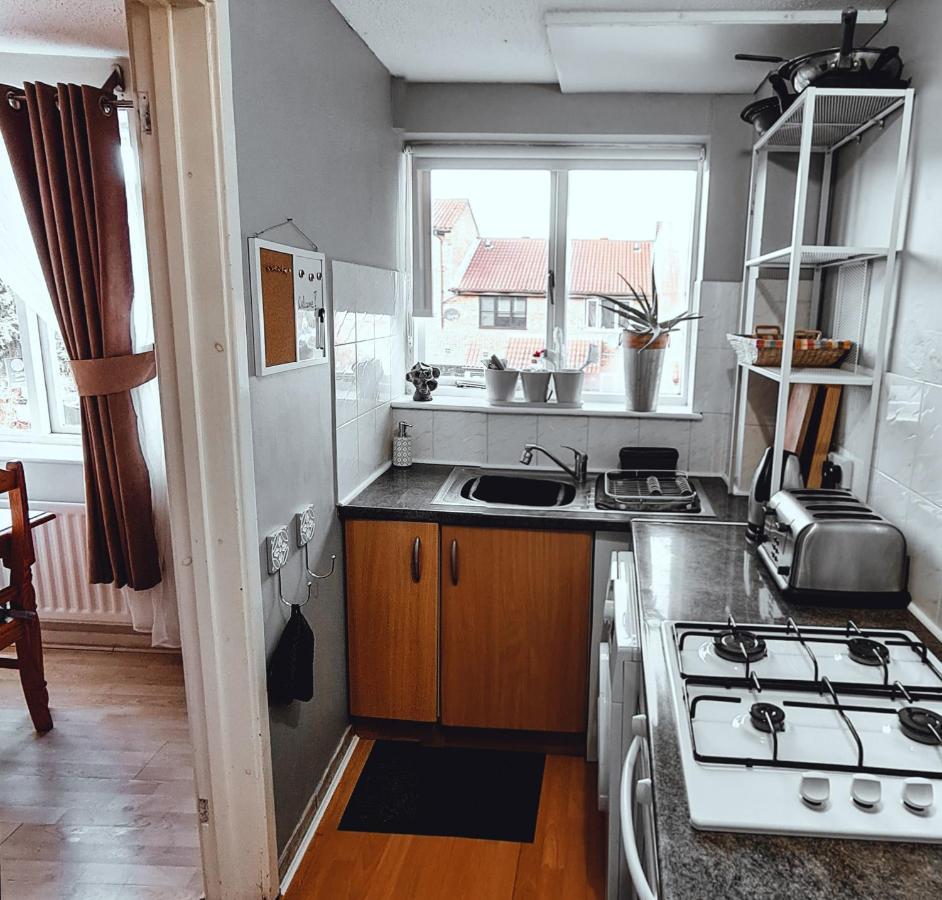 Апартаменты Sw19 - Quiet Split-level 2-bedroom Maisonette With Garden Лондон