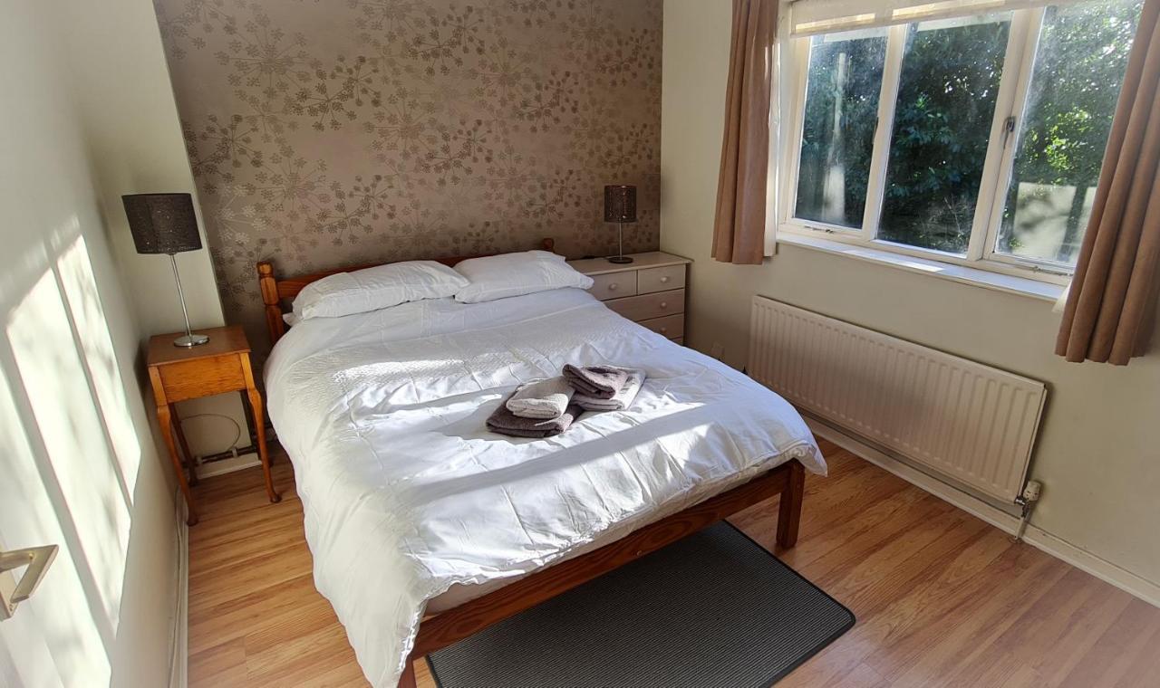 Sw19 - Quiet Split-level 2-bedroom Maisonette With Garden Апартаменты Лондон