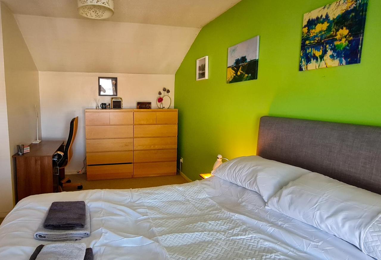 Sw19 - Quiet Split-level 2-bedroom Maisonette With Garden Апартаменты