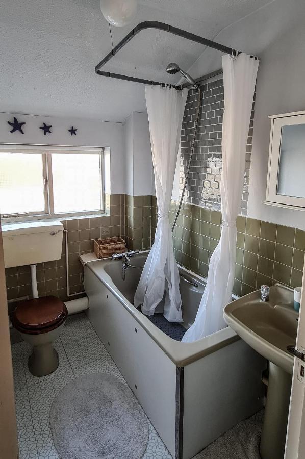 Апартаменты Sw19 - Quiet Split-level 2-bedroom Maisonette With Garden Лондон