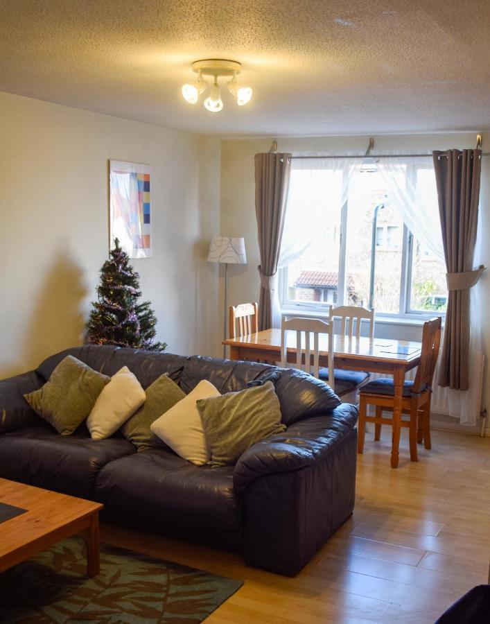 Sw19 - Quiet Split-level 2-bedroom Maisonette With Garden Апартаменты *