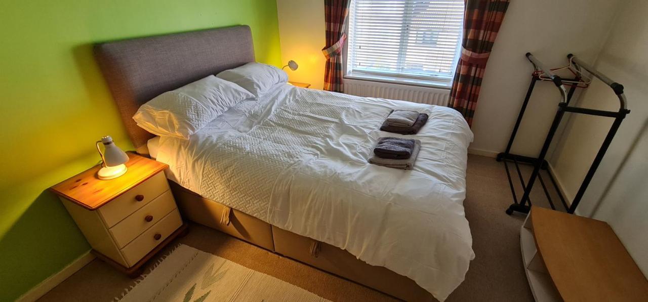 Sw19 - Quiet Split-level 2-bedroom Maisonette With Garden Лондон