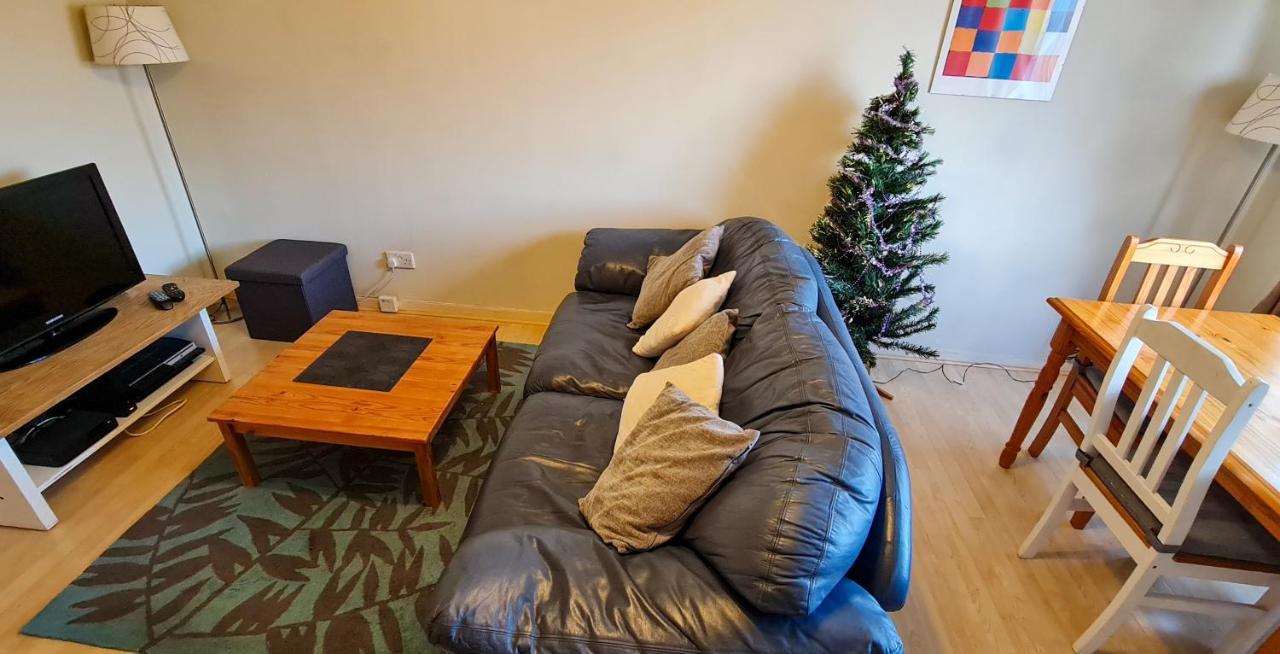 Sw19 - Quiet Split-level 2-bedroom Maisonette With Garden Апартаменты